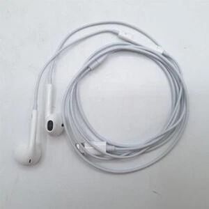 Apple EarPods Earbuds White Lightning Connector Mic Remote  Wired Iphone
